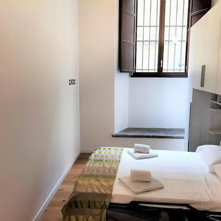 Pandolfini Apartment- With 2 Bedrooms Apartment Florence