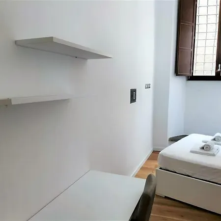 Pandolfini Apartment- With 2 Bedrooms * Florence